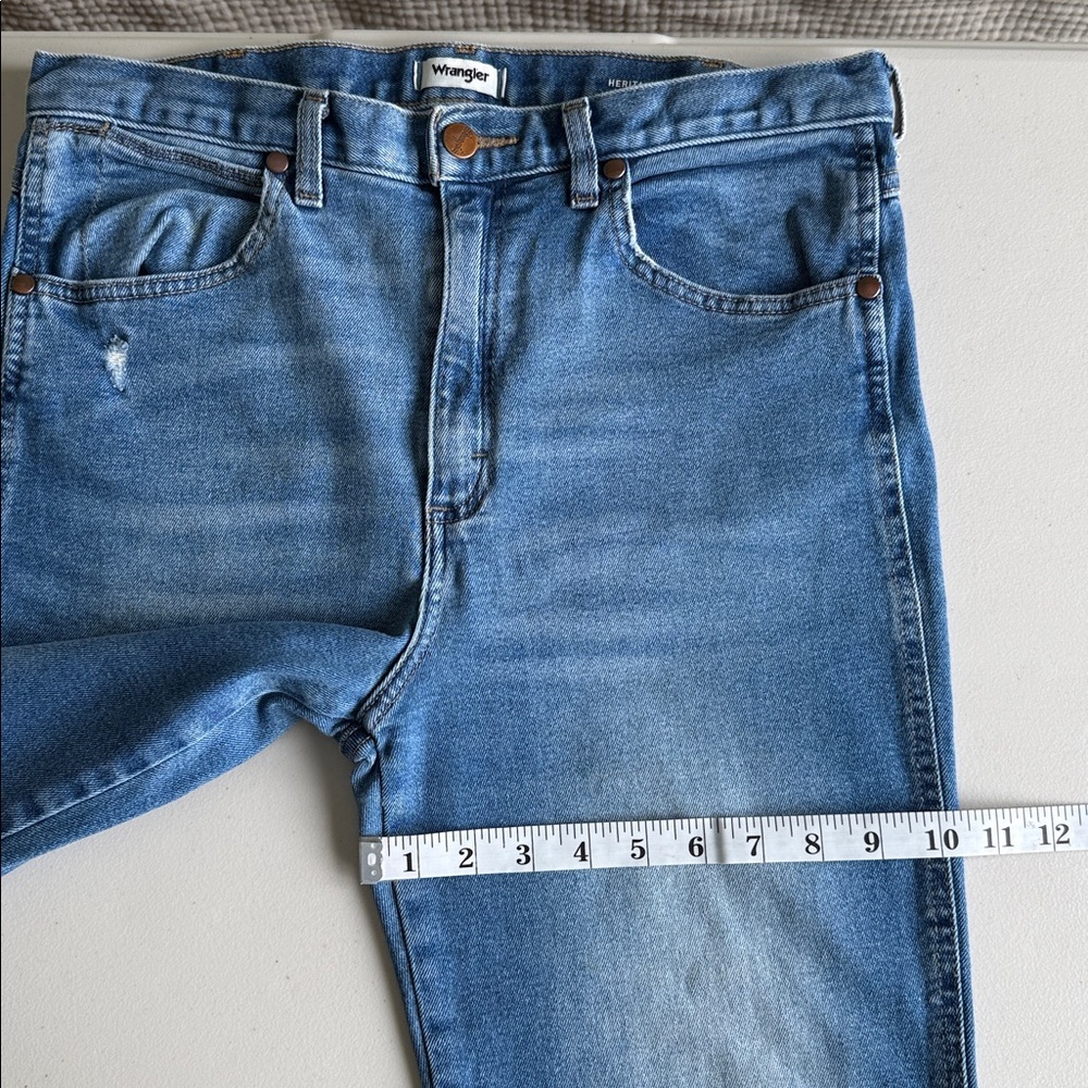 Wrangler Heritage Fit Jeans Medium Wash Women’s Size 30 - Picture 12 of 16